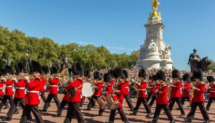 Changing of the Guard Royal London Small Group Walking Tour