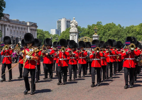 Changing of the Guard Walking Tour in London