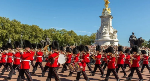 Changing of the Guard Royal London Small Group Walking Tour
